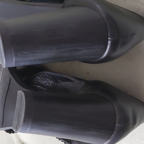 Shoes - Picture 6 of 9